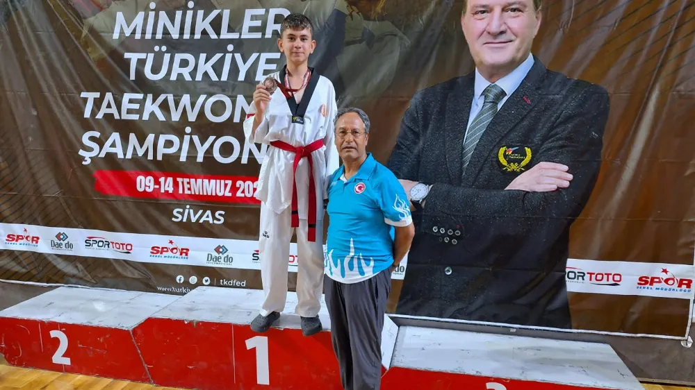 Afyonlu Sporcu Minikler Türkiye Taekwondo Şampiyonası’nda Derece Yaptı