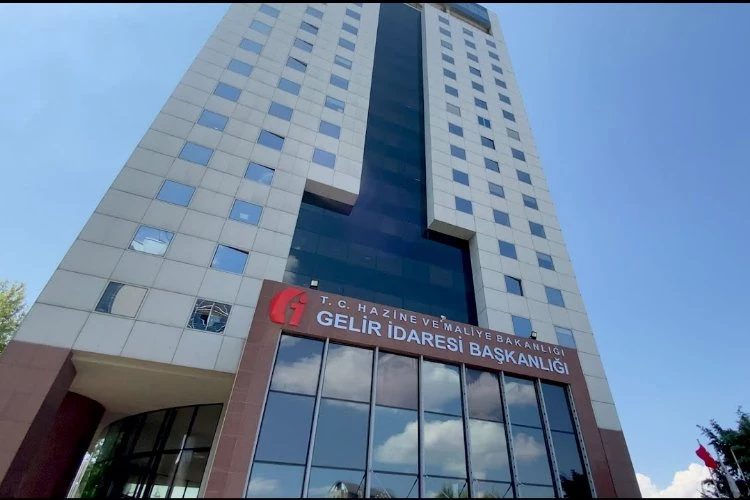 Vergi Dairesi’nde kartlar yeniden dağıtıldı
