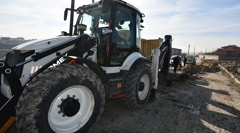 İscehisar’da Su ve Yol Altyapı Çalışmaları Hız Kesmeden Devam Ediyor