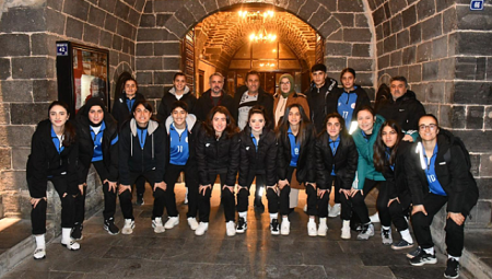 Siverek Belediyesi'nden Ağrı Kadın Futbol Takımı'na destek