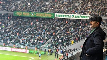 Vali Aktaş, Kocaelispor-Kasımpaşa karşılaşmasını izledi