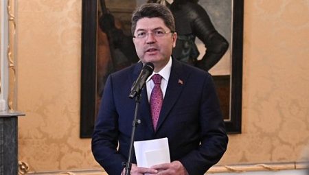 Bakan Tunç açıkladı: Bayrak provokasyonunda 14 gözaltı