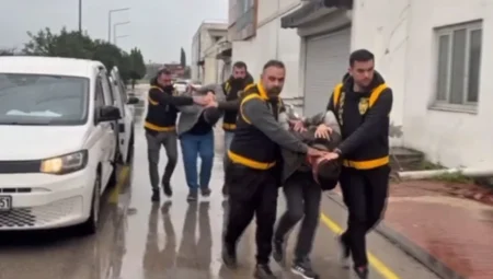 Adana’da hayvana şiddet görüntülerine 2 gözaltı!