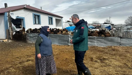 Ağrı Valisi’nden çat kapı! Vali Bozkurt, gününü köylerde geçirdi