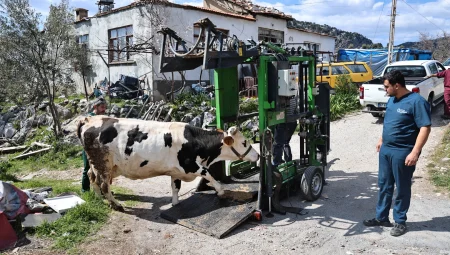 Antalya’da üreticiler yerinde verilen ücretsiz hizmetten memnun