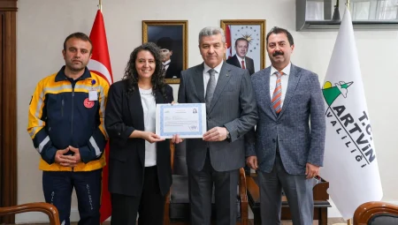 Artvin’de carpici gelisme: yılın sağlık çalışanları ödüllendirildi