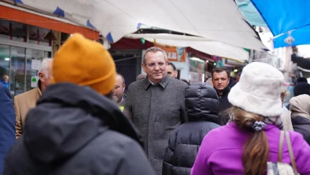 Ayvalık’ta esnaf ve vatandaşlarla bayram buluşması