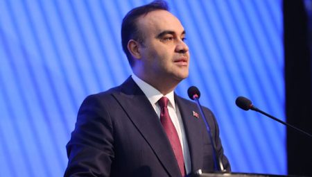 Bakan Kacır: Öğrencilerimize yeni imkanlar sunmaya devam edeceğiz