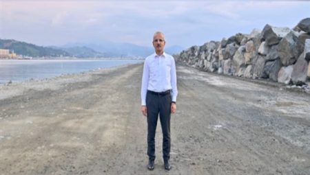 Bakan Uraloğlu, hemşehrilerle toplantı yaptı