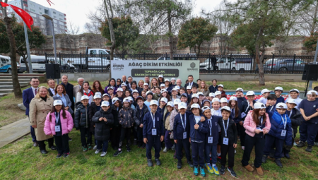 Bakırköy’de öğrencilerle ağaç dikim etkinliği düzenlendi
