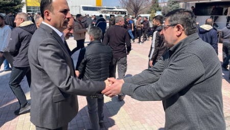 Başkan Altay, cuma namazı sonrası vatandaşlarla bir araya geldi