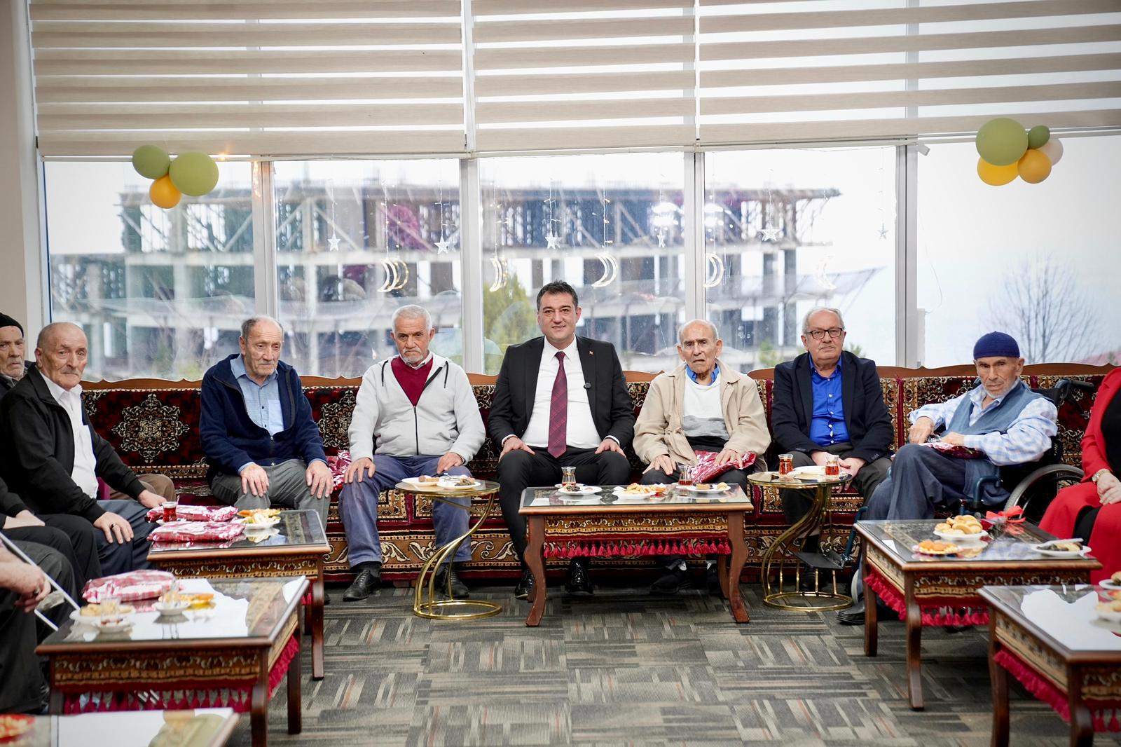 Başkan Köse, Huzurevi ve Çocuk Evleri’ni ziyaret etti