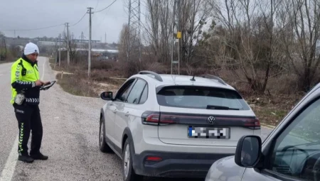 Bilecik Pazaryeri’nde trafik denetimleri aralıksız sürüyor