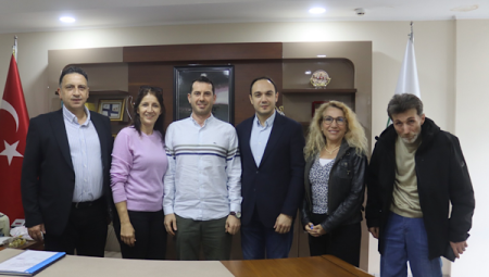 Bodur, İzmit’te İZSANDER ve Kocaeli-Artvin-Batum derneklerini bir araya geldi