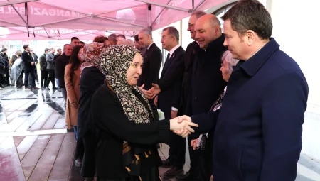 Bursa Osmangazi’de Başkan Aydın personeliyle tek tek bayramlaştı