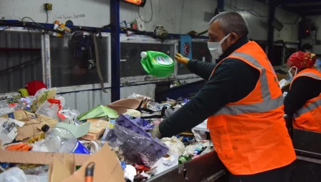 Bursa Yıldırım’da geri dönüşüm her ay 5 bin ağacı kurtarıyor