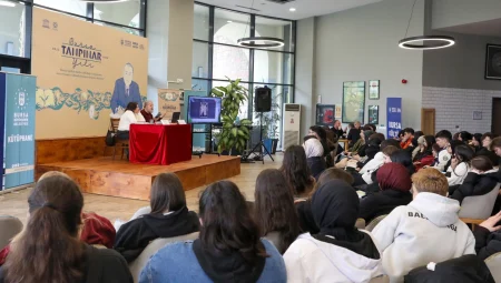 Bursa’da carpici gelisme: Ahmet Hamdi Tanpınar anıldı