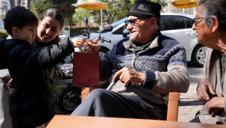 Çukurovalı çocuklar, huzurevini gitti