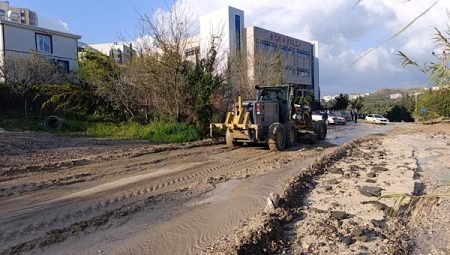 Defne’de sağanak yağış sonrası saha çalışmaları başlatıldı