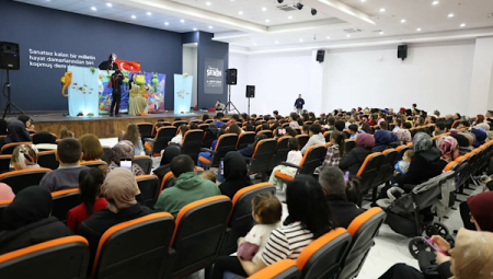 Derince’de çocuklar tiyatro etkinliğinde toplantı yaptı