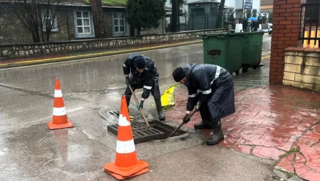 Ekipler su baskını ve taşkın riskine karşı sahada – Kocaeli’de