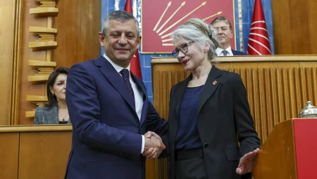 Emine Ülker Tarhan yeniden CHP’de