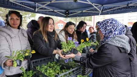 Eskişehir’de mezarlık ziyaretinde gelenek sürüyor