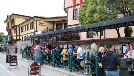 Eskişehir’de müzeler ve parklar doldu taştı