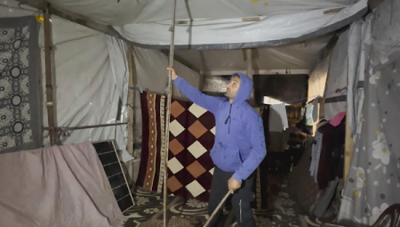 Gazze’de çadır kampları sular altında kaldı