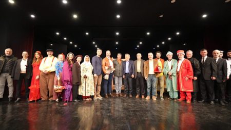 GBŞT, Akçaabat’ta “Kavuklu Yapay Zekaya Karşı” ile sahne edindi