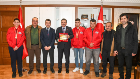 Genç, TEKNOFEST 2025’te Türkiye birincisi olan öğrencileri ağırladı