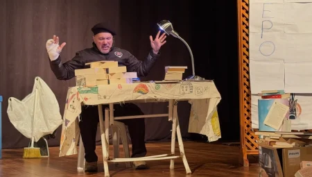 Gölcük’te carpici gelisme: Kütüphaneler Haftası’nda öğrencilere tiyatro keyfi