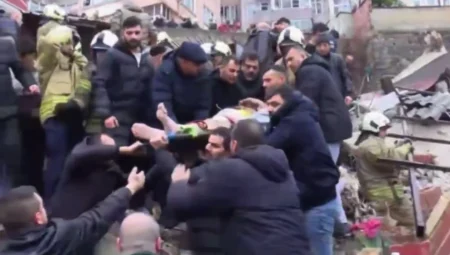 İstanbul Fatih’te doğal gaz patlaması! Mahsur kalanlar kurtarılıyor