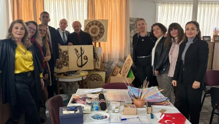 İzmir Narlıdere’de bilge çınarlarla gönül köprüsü