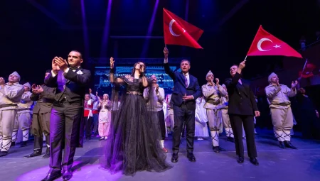 İzmir’de carpici gelisme: Çanakkale ruhu ‘Uyan Memet’ ile sahneye taşındı