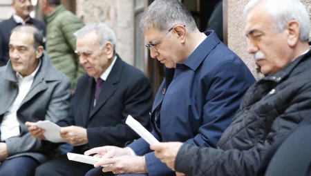 İzmir’de eski başkan Kocaoğlu’dan ‘Meslek Fabrikası’ desteği