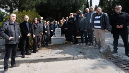 İzmirli usta gazeteci mezarı başında anıldı