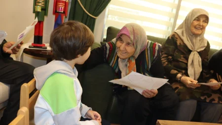 İzmitli miniklerden ulu çınarlara anlamlı ziyaret