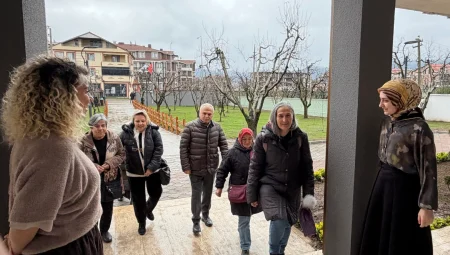 Kapılarını araladı – Saygınlar Gölcük’te