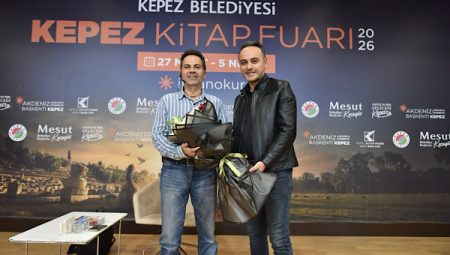 Kepez Kitap Fuarı’nda Nasuh Mahruki Söyleşisi gerçekleştirildi