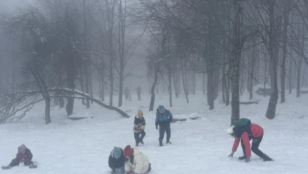 Kocaeli Kuzuyayla’da bayram sevinci karla buluştu