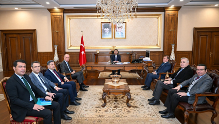 Kocaeli Valisi Aktaş, Vali Yardımcıları ile değerlendirme toplantısı yaptı