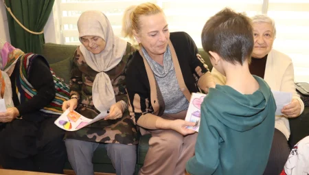 Kocaeli’de İzmitli miniklerden yaşlılar haftasında anlamlı ziyaret