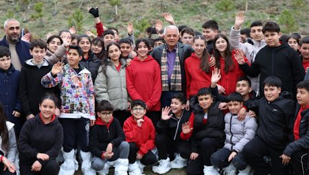 Mamak’ta Dünya Orman Haftası’nda fidanlar toprakla bir araya geldi