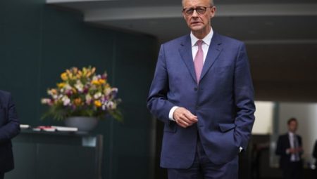 Merz: Yakıttaki fiyatlarla mücadele için Federal Kartel Bürosunu güçlendiriyoruz