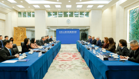 Onayladı Çin Ticaret Bakanı Wang Apple CEO’su Tim Cook’u