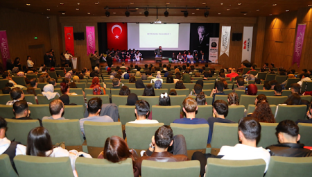 Prof. Dr. Erbaş, Gaziantep’te gençlerle beyin gelişimi üzerine söyleşi icra etti