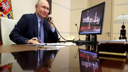 Putin, Kırgızistan Cumhurbaşkanı Caparov ile buluştu