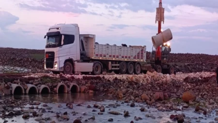 Şanlıurfa’da sağanak sonrası yollar hızla onarıldı