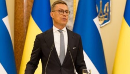 Stubb, Paralimpik sporcuları sarayda ağırladı